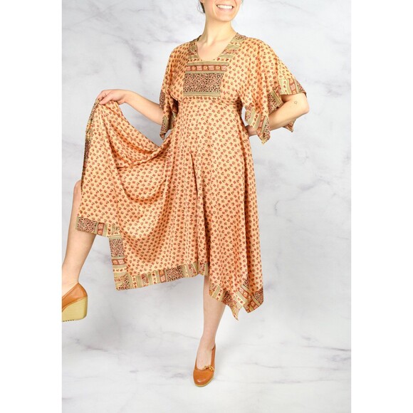 1970s Bohemian Handkerchief Dress Size XS 70s Boho Day Dress Peach Pink Floral - Picture 7 of 10